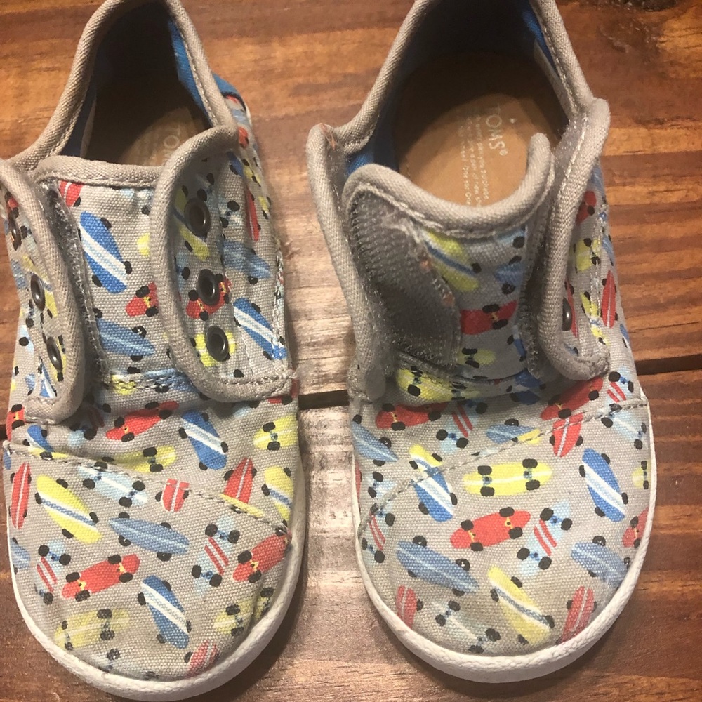 Children’s TOMS. EUC size 10